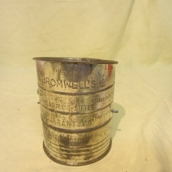 VTG BROMWELL'S METAL SIFTER W/GREEN WOOD BALL HANDLE - Picture 2 of 6